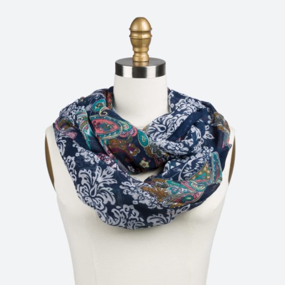 The Accessory Collective Accessories - NEW THE ACCESSORY COLLECTIVE Troy Infinity Scarf